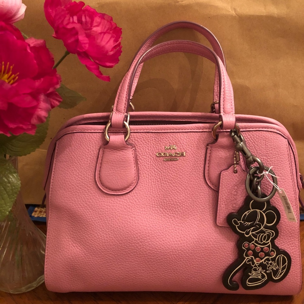 🌷🌷🌷EUC Coach Bag With NWT Coach Minnie Keychain